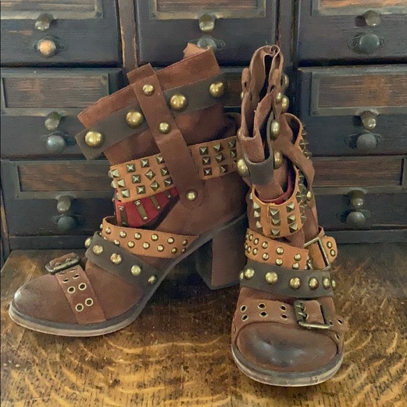 Jeffrey Campbell Shoes - Jeffrey Campbell Budgie boot size 9